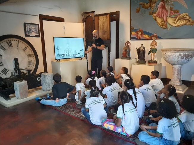 api-modulos/fotos/img/galeria_cat_culturais_490/490/13841/VISITA GUIADA POR GUSTAVO, ESCOLA MUNICIPAL PROFª AMÉLIA GUIMARÃES - CAIC, TEMPO INTEGRAL, 03.09.2 ( (4).jpg